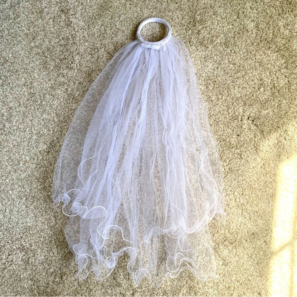 First Communion 2-Tiered Veil White Beaded with Small Bow Child NWOT